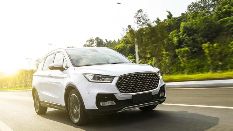 Photographie d’un SUV, acheté en Allemagne et importé en France